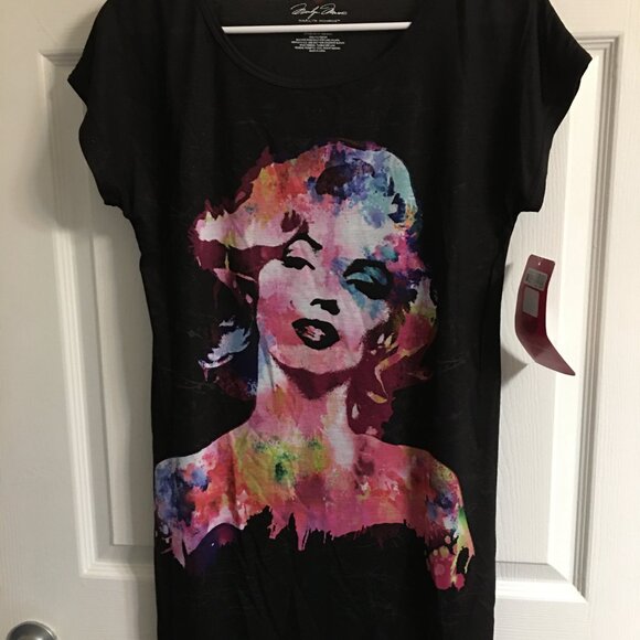 Marilyn Monroe Night Shirt or T Shirt 31 inches long New  Har2 box - Picture 1 of 9